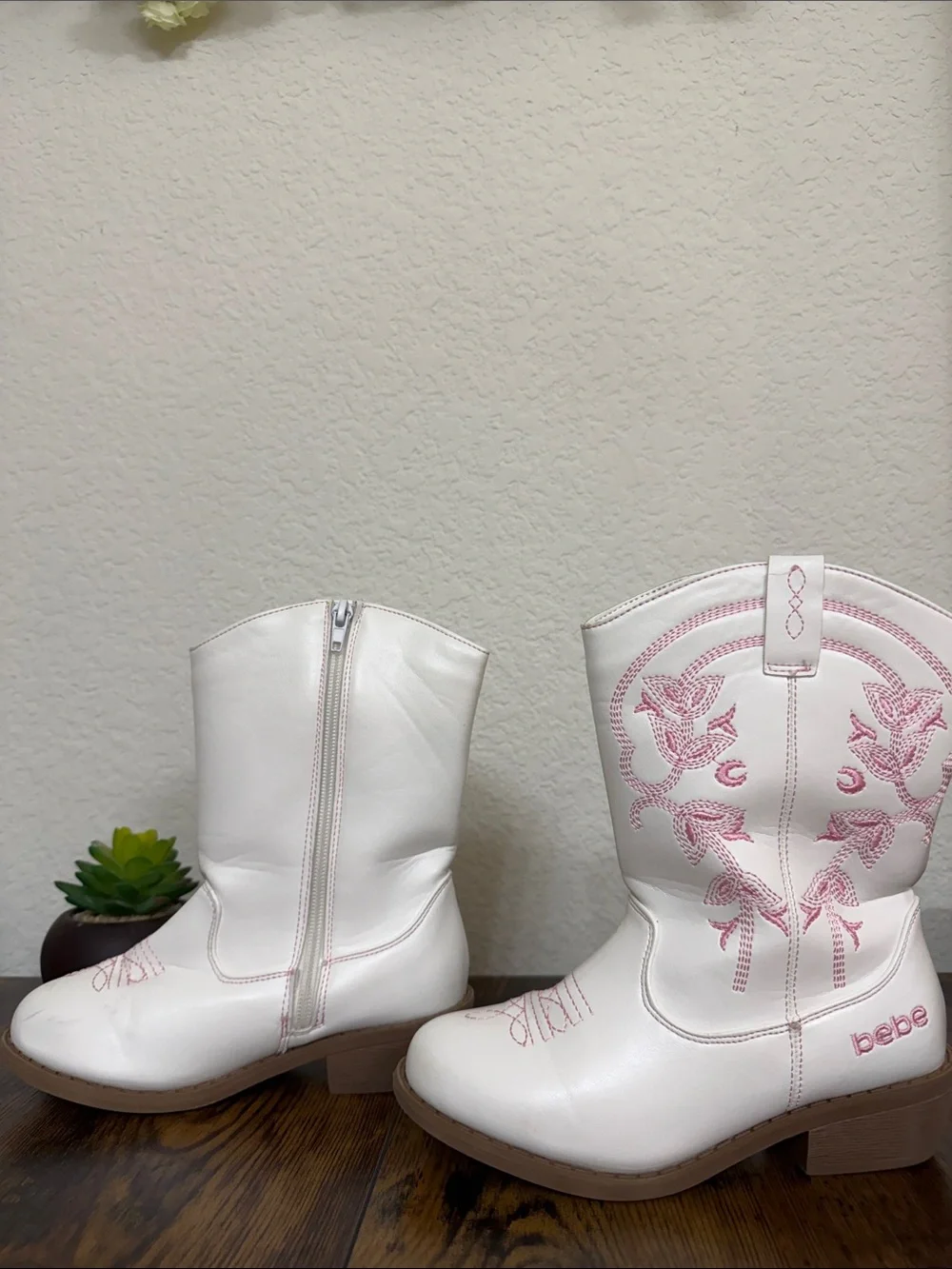 bebe • Girls White Pink Embroidered Western Cowgirl Cowboy Boots
